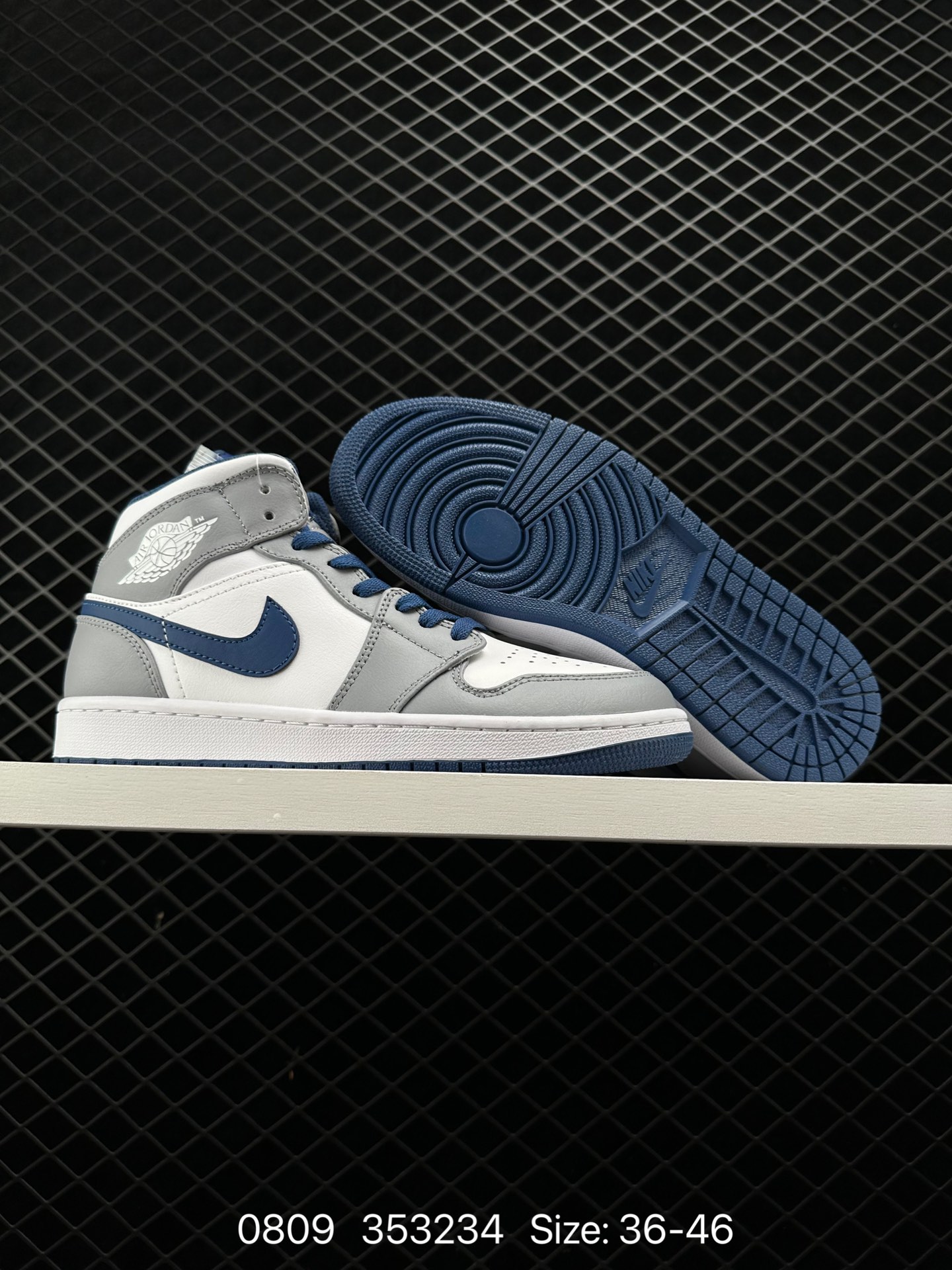 （NIKE）AIR JORDAN 1 MID